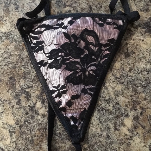 New Pink and Black Lace Corset With G-String Panty - Picture 8 of 13